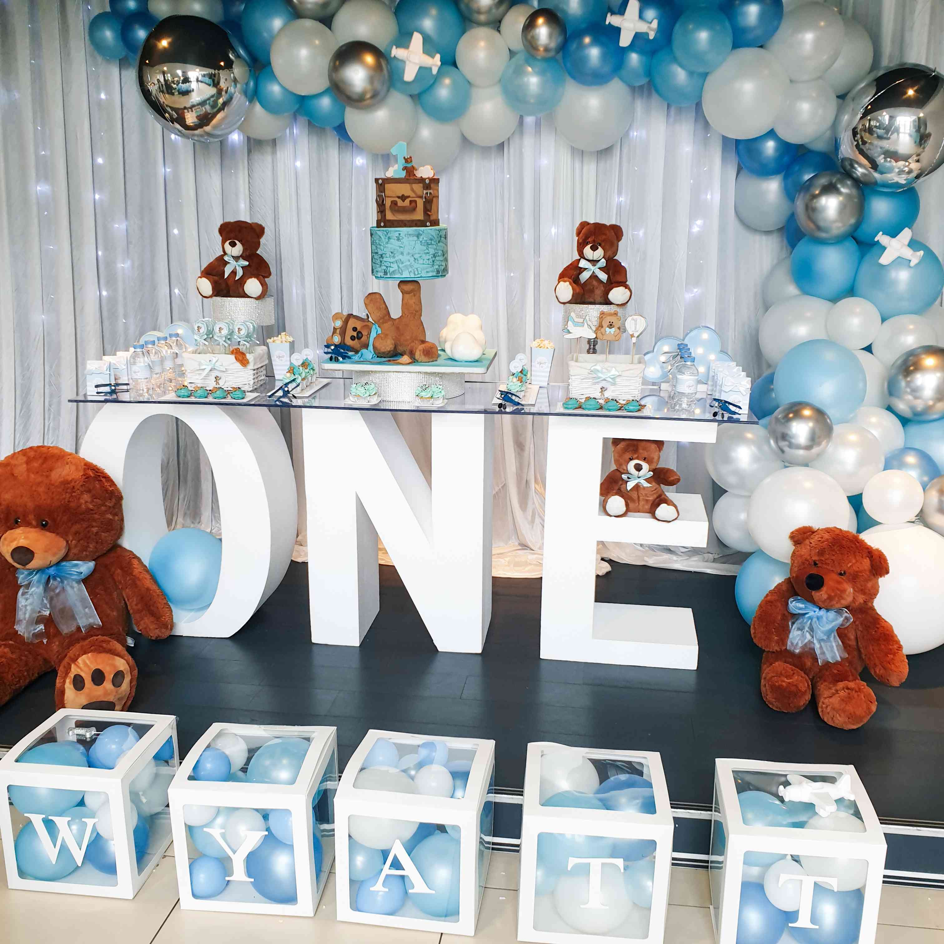 l'anniversaire ourson de Wyatt en bleu et argent